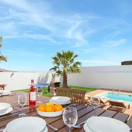 Playa Blanca Sleeps 10 Pool Air Con Wifi Willa Playa Blanca (Lanzarote)