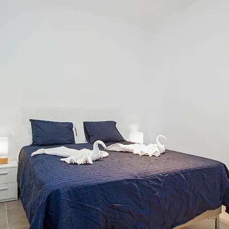 Playa Blanca Sleeps 10 Pool Air Con Wifi Willa