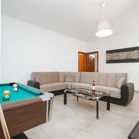 Playa Blanca Sleeps 10 Pool Air Con Wifi Villa Playa Blanca (Lanzarote)