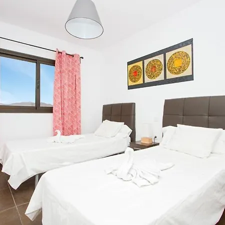 Playa Blanca Sleeps 10 Pool Air Con Wifi Villa